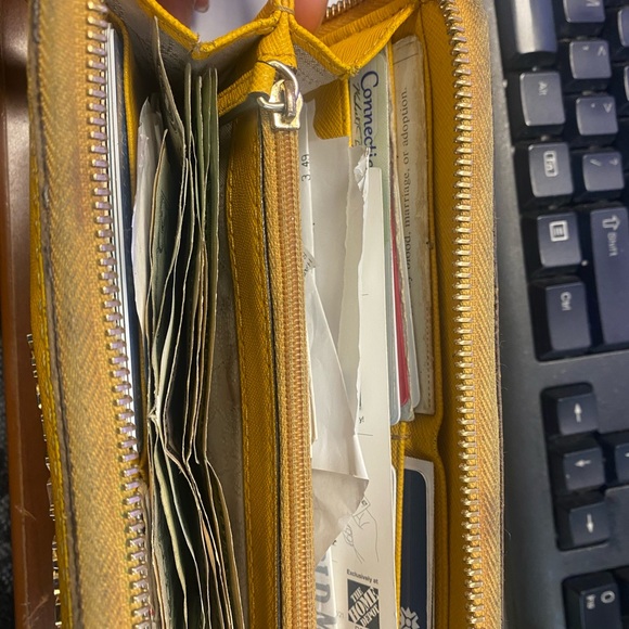 Large michael kors wallet - Picture 2 of 3
